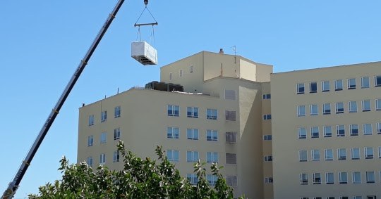 Instalación de equipos de climatización en altura sobre edificios – riesgos laborales y medidas de prevención PRL.